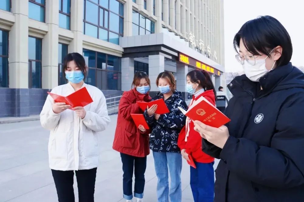 宪法晨读.jpg 图片